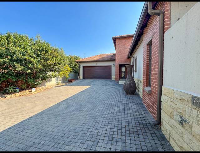 3 BEDROOM HOUSE FOR SALE IN MIDLANDS ESTATE